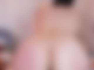 Live cam show with MiaHills - Spanks on Camming Site
