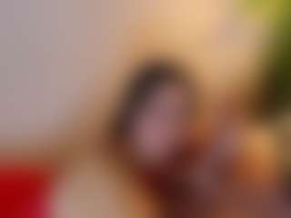 Live cam show with MiaHills - Natural on Camsoda