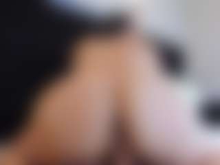 Live cam show with MiaHills - Oil on Camsoda