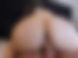 MiaHills's Live Sex Cam Show