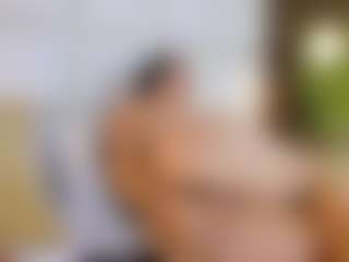 Live cam show with MiaHills - Brown Hair Teen (18+) on StripNow