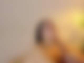 Live cam show with MiaHills - Brown Eyes on slutload