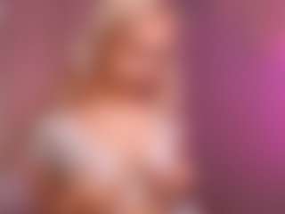 Live cam show with ShinyBarbie - New Teen (18+) on Camming Site