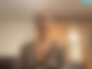 Live cam show with CarylGillece - Blonde Hair Curvy on live18s.com