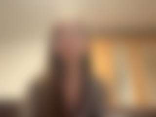 Live cam show with CarylGillece - Skinny on Uber Horny
