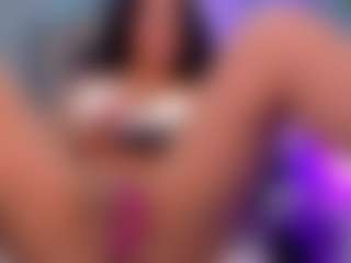 Spettacolo in cam dal vivo con Danni-gh - Average su Camsoda