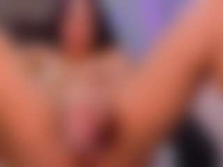 Live cam show with Danni-gh - Average on Camsoda