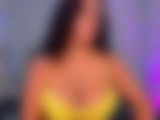 Live cam show with Danni-gh - Average on Camsoda