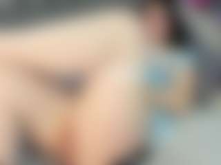 Live cam show with JuneCandy18 - Camel Toe on TastyBlacksLive