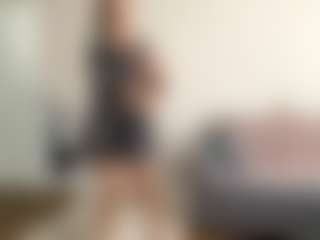 Live cam show with LashaundaGoodknight - Bikini on TeamSkeetLive