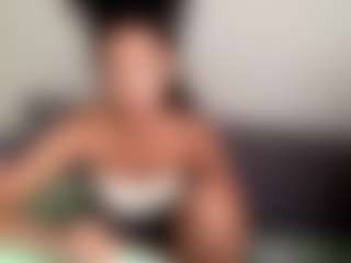 Live cam show with LashaundaGoodknight - Bikini on CamwithHer