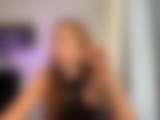 Live cam show with Shaya - Fingering on Camsoda