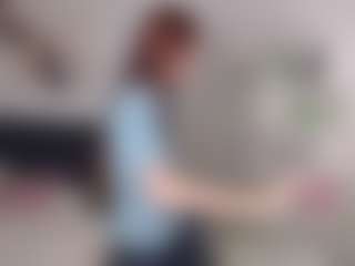 Live cam show with IllaShappard - New Teen (18+) on Livezox