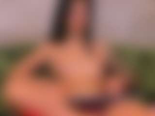 Live cam show with Avelynee - Moaning on Camsoda