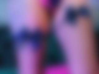 Live cam show with Avelynee - Moaning on livesexfox.com