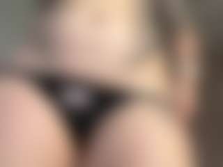 Live cam show with Lilian - Upskirt on CamwithHer