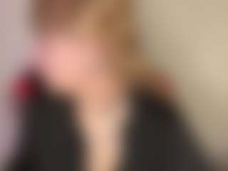 Live cam show with Lilian - Blonde Hair on makecum.org