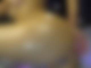 Live cam show with broklynne - Athletic Amateur on chickslive.net