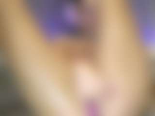 Live cam show with broklynne - Athletic Dildo on Dolls Live
