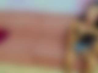 Live cam show with ChloeOhiggins - Facesitting on LiveSexCams6