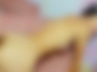 Live cam show with ChloeOhiggins - Skinny on TastyBlacksLive