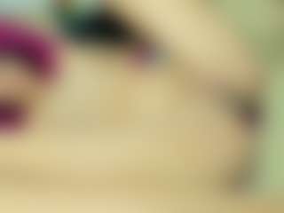 Live cam show with ChloeOhiggins - Strip on Dolls Live