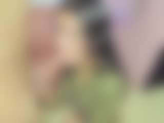 Live cam show with ChloeOhiggins - Skinny on Camsoda