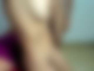 Live cam show with ChloeOhiggins - Facial Piercings on xDating