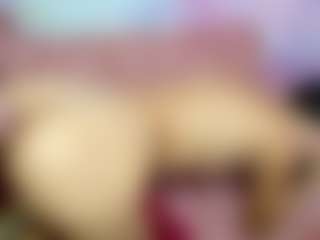 Live cam show with ChloeOhiggins - Strip on Camsoda