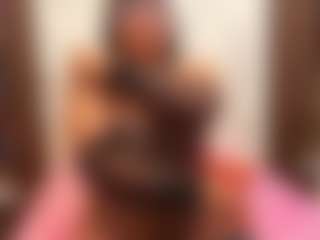 Live cam show with Diiamond18 - Body Massage on SxyPornLive