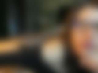 Live cam show with Eleanor-Lily - Brown Hair on Camiplay Live