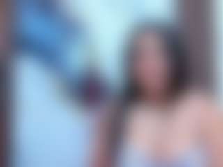 Leslyy19's Live Sex Cam Show