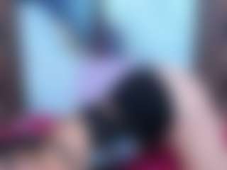 Leslyy19's Live Sex Cam Show