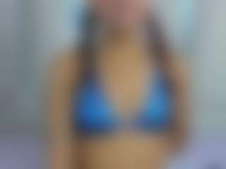 Live cam show with nickynicoole - Ebony Petite on Gym Cam Girls