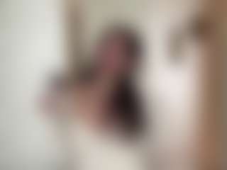 Live cam show with Chloe - Full Nudity on AdultVida.com