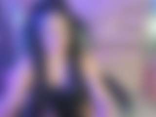 Live cam show with Briyitcollins - Dildo Or Vibrator on Camsoda