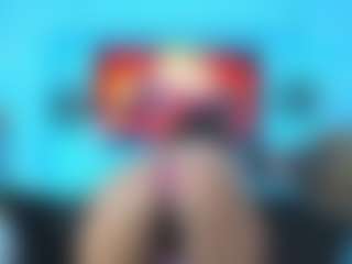 Live cam show with Charlot-noa - Smoking on Camsoda