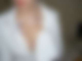 Live cam show with KendaShad - Latina Petite on Camming Site