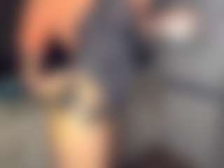 Live cam show with NanceyNeifert - Smoking on Latina Girls