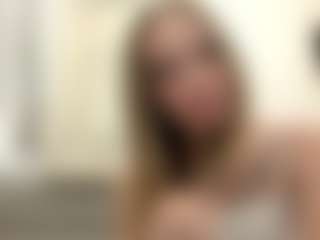 Live cam show with TiaraBeras - Athletic Bedroom on liverealitysex.com