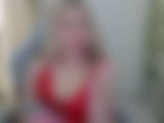 Live cam show with BeautyFlora - Athletic Middle Aged on livesuperchat.net