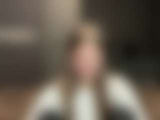 Live cam show with Luna - New Small Tits on Gym Cam Girls