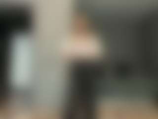 Live cam show with Luna - Squirt Young Adult on MyBangCams