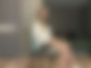Live cam show with Luna - Fingers on Camsoda