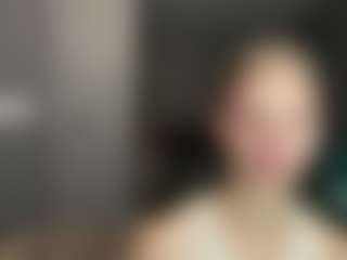 Live cam show with Luna - Shaved Pussy Brown Hair on Mixed Magazine Live