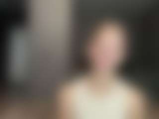Live cam show with Luna - College Teen (18+) on liverealitysex.com