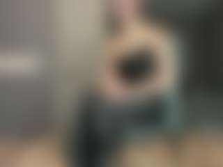 Live cam show with Luna - Athletic Blowjob on CamwithHer