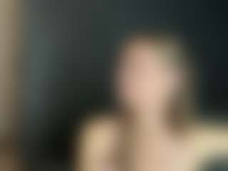 Live cam show with Luna - Skinny on CamSodaAdn