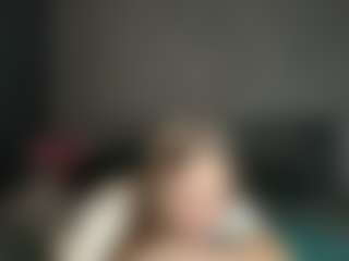 Live cam show with Luna - Average on Camsoda