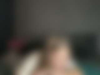 Live cam show with Luna - Average on TeamSkeetLive